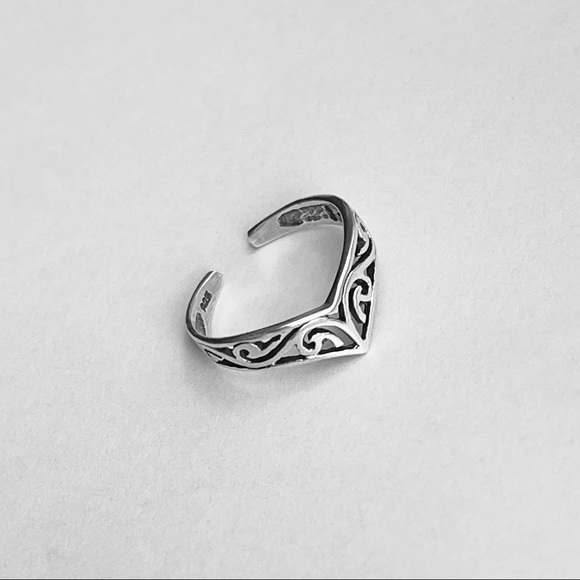 Sterling Silver V Shape Filigree Toe Ring, Silver Rings, Chevron Ring, Swirls - Picture 4 of 14